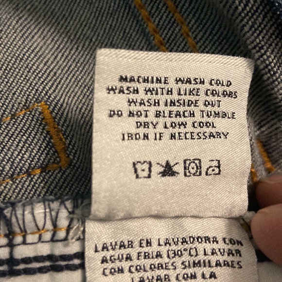 Woman’s Liz Claiborne Jackie jeans - Picture 8 of 8